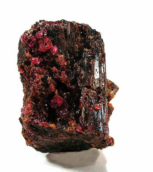 Painite-255206.jpg