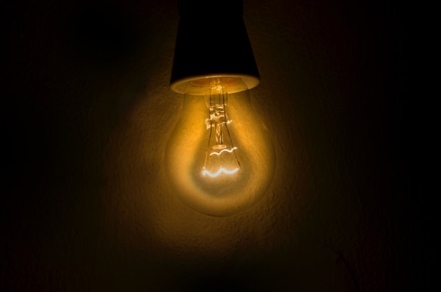 bright-bulb-close-up-296324.jpg