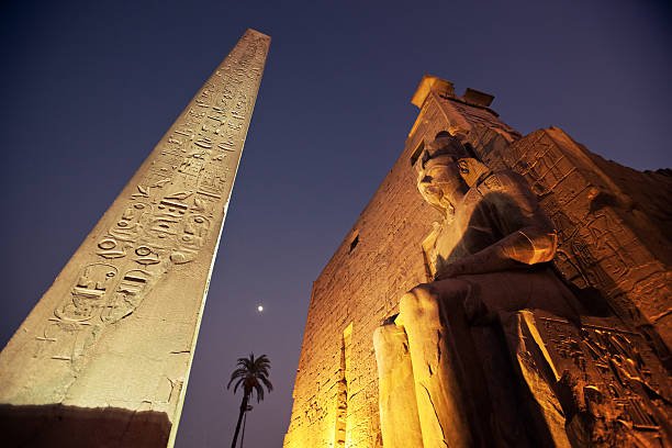 ramses-statue-and-obelisk-at-the-entrance-to-the-luxor-temple-complex-picture-id175831271.jpg