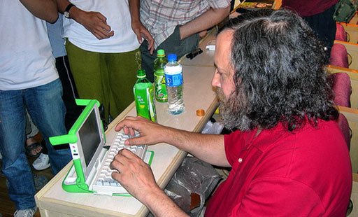 richard-stallman-happy-hacking-keyboard-2.jpg