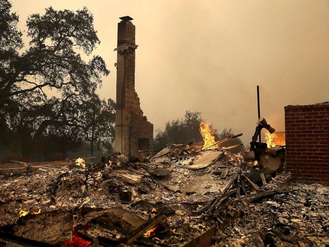 california-wildfires-06-gty-jef-171009_4x3_992.jpg