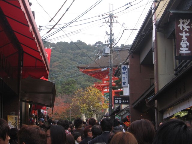 512 way to kyomizu-dera (8).JPG