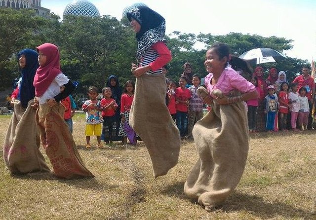 Lompat Karung (2).jpg