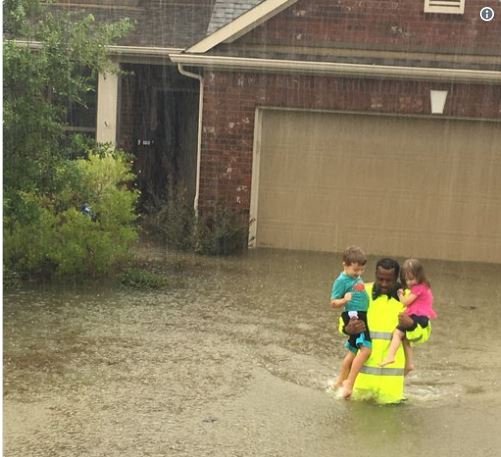 harvey pic - deputy carrying children.JPG