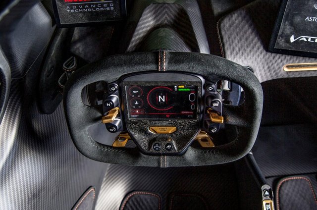 Aston_Martin_Valkyrie_2017_nova_sada_23_800_600.jpg