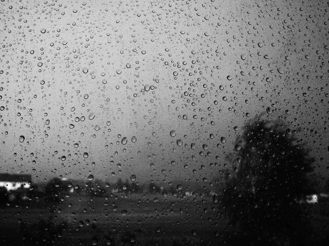 rain_drops_on_window__by_guitareater-d55eyo3.jpg