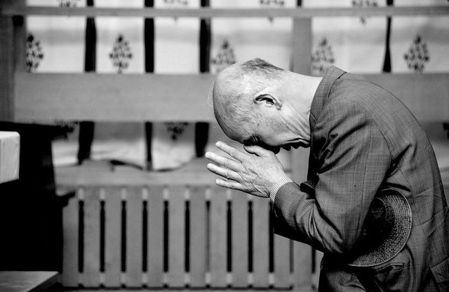 Shintō_prayer.jpg