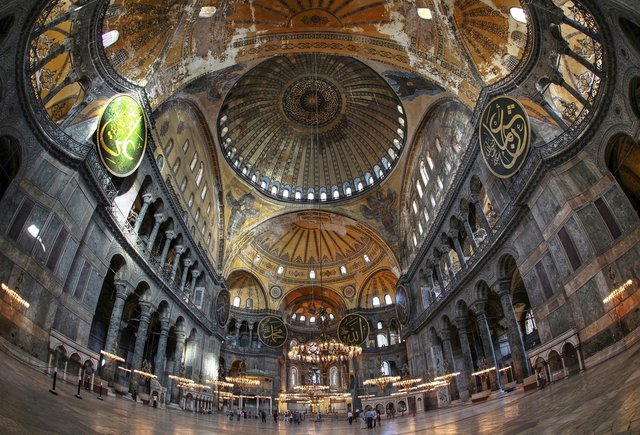 Hagia-Sophia-Interior-2.jpg