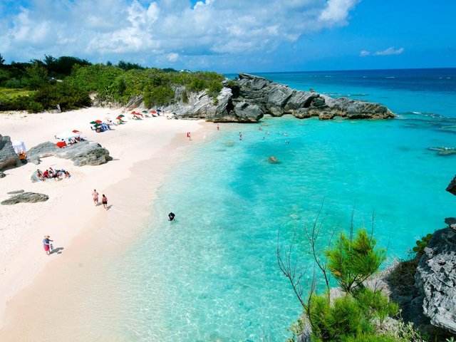 top-10-caribbean-beaches-horseshoe-bay-bermuda.jpg.rend.hgtvcom.966.725.jpeg