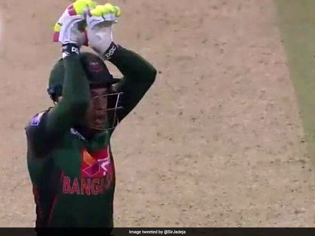 mushfiqur-rahim-twitter_806x605_61520741371.jpg