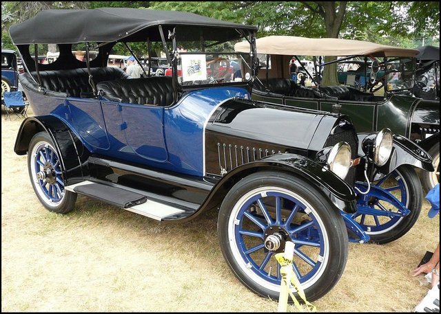 1200px-1914_Chevrolet_Light_Six.jpg