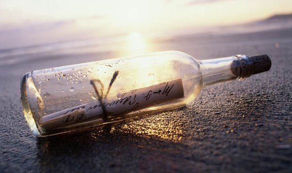 message-in-a-bottle-633134.jpg