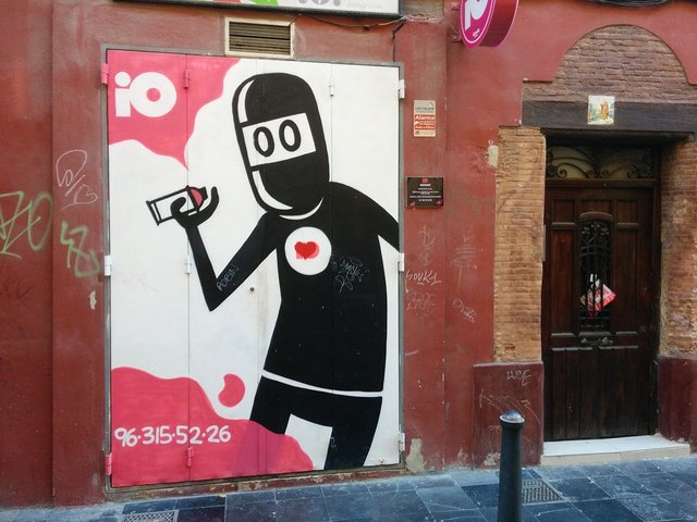 graffiti-valencia-spain-ninja-extraterrestre-love-amor-steemit-trenz (10).jpg