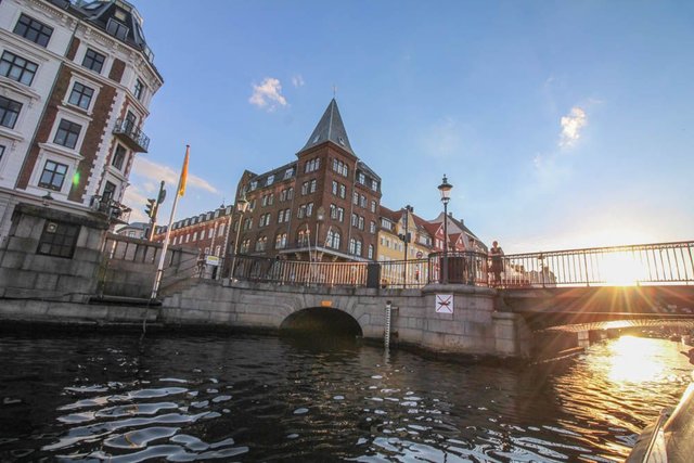 bruecke-in-kopenhagen-im-sonnenuntergang.jpg