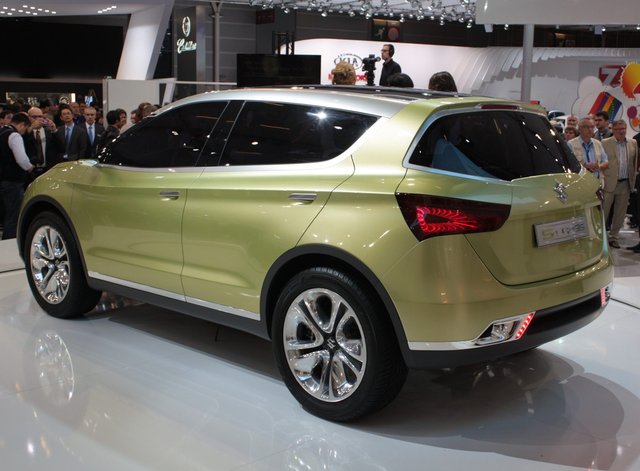 suzuki-sx4-2019-spy-shoot.jpg