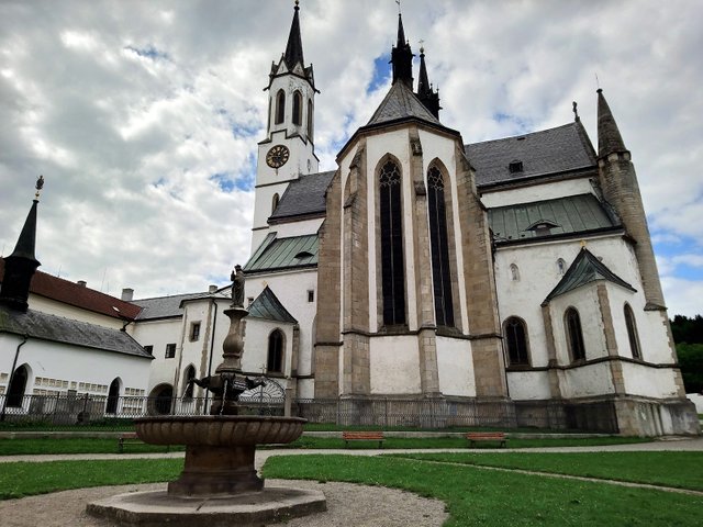 vyssi-brod-church-exterior-01.jpg