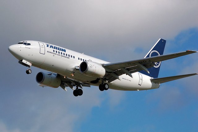 1200px-Tarom.b737-700.yr-bgg.arp.jpg