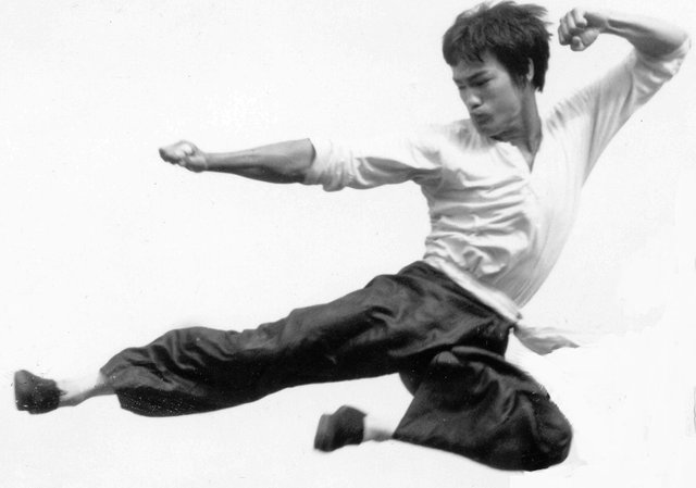 Bruce-Lee-jump.jpg