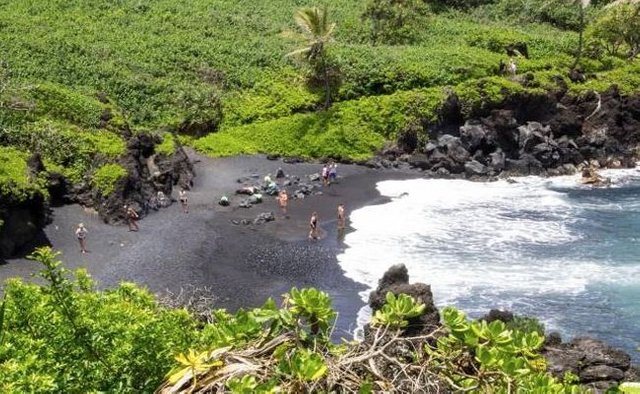 Waianapanapa State Park.jpg