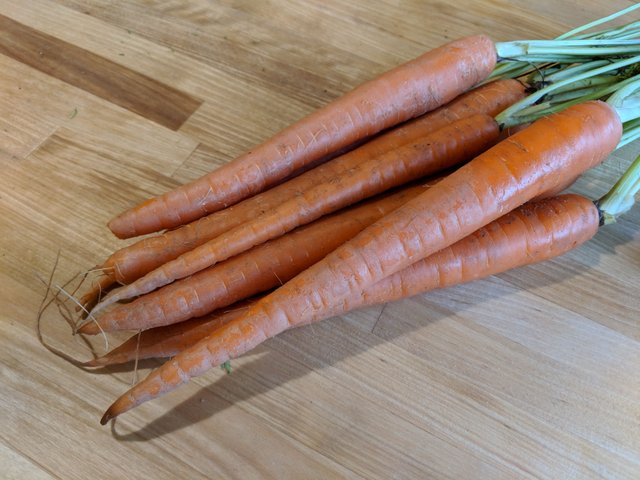 carrots.whole1.jpg