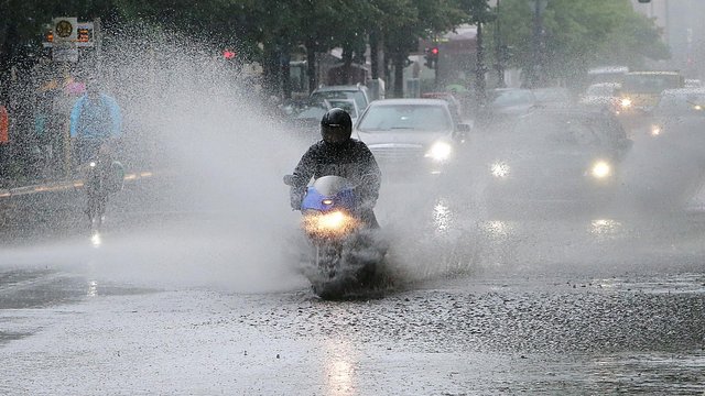 starker-regen-in-berlin-100-1920x1080.jpg