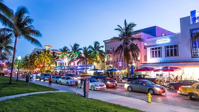 kitchen-hotels-in-south-beach-florida-the-gates-hotel-south-beach-refreshing.jpg