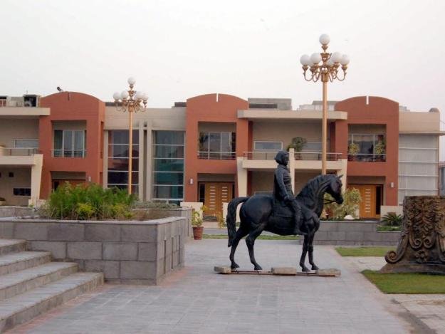 Bahria town lahore (10).jpg