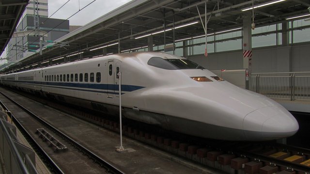 shinkansen-2712038_1280.jpg