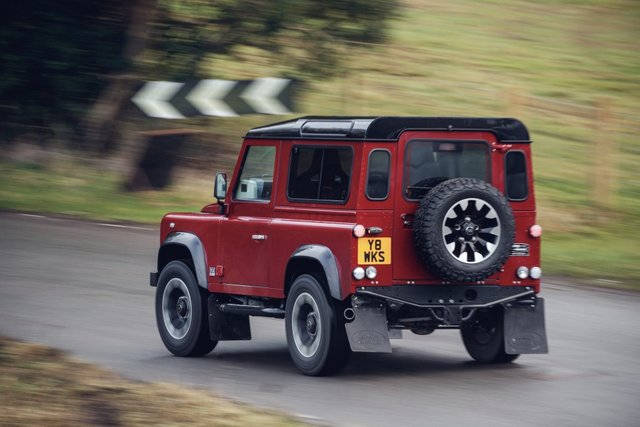 Land Rover - Defender 90 Works V81.jpg