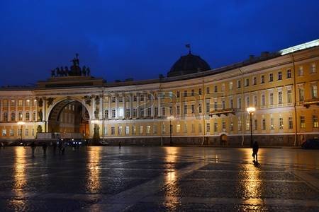 11336801-the-palace-square-in-st-petersburg-at-night-russia-little-noise.jpg