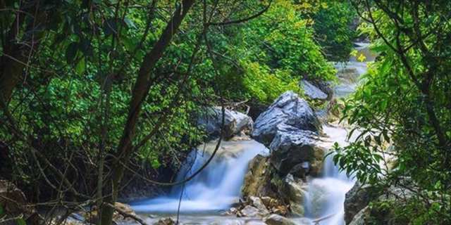 Water fall in Pakistan.png