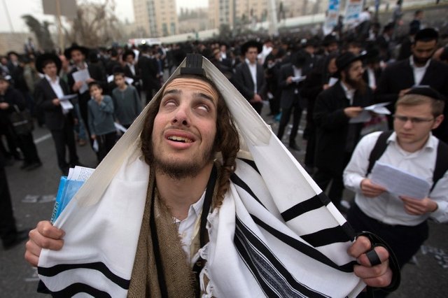jew-in-trance.jpg