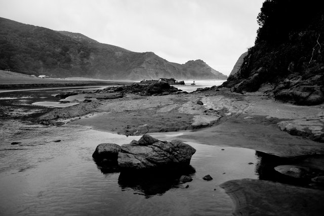 2017 Piha Beach Rock.jpg