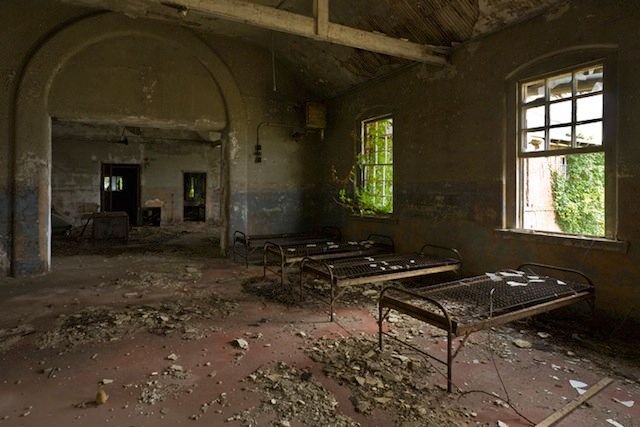 hart-island-abandoned-new-york-nyc-haunted-beds-spooky.jpg