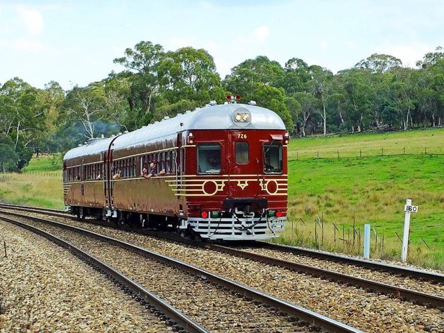 Solar-Train-Australia-889x667.jpg