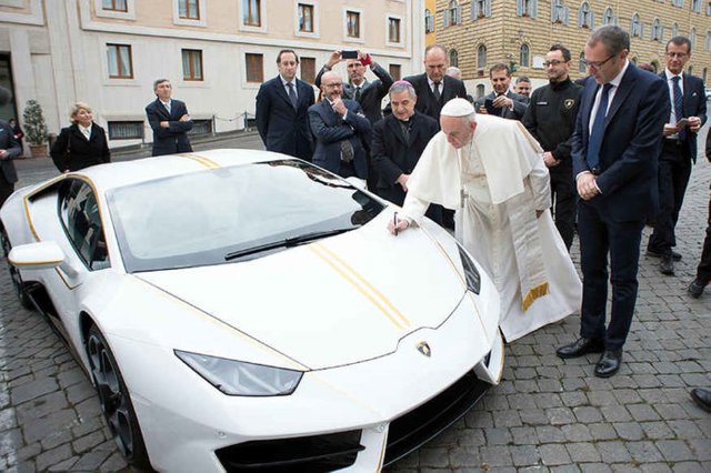 Vatican-Pope-Lamborghini-e1510755581272.jpg