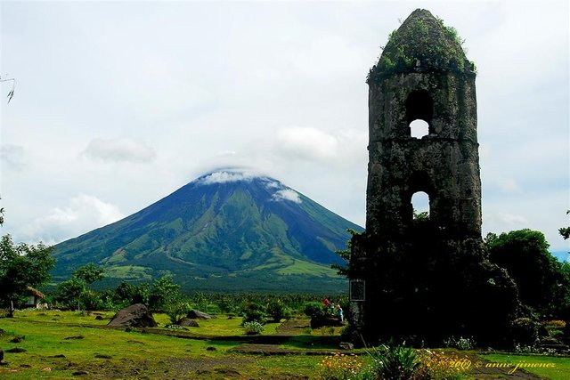 Mayon-Volcano.jpg