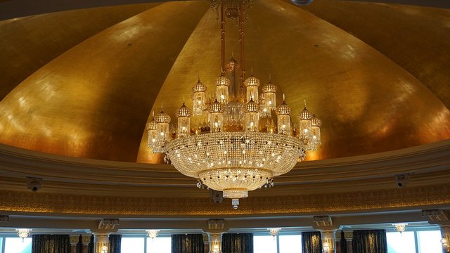 Chandelier-Hotel-Dubai-Burj-Al-Arab-1534197.jpg