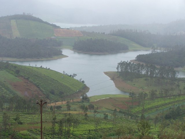 Avalanche_lake_ooty_1.jpg