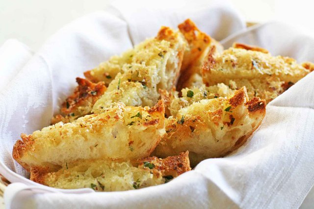 garlic-bread-horiz-b-1800.jpg