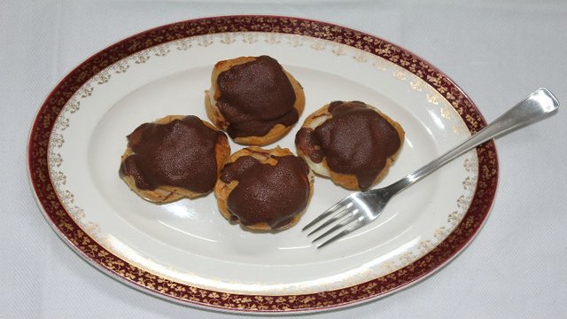 profiteroles-2373719_1280.jpg