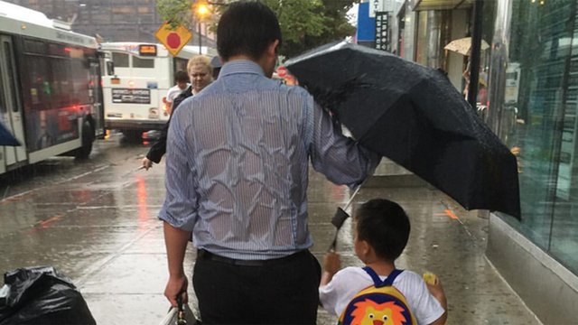 dad-holds-umbrella-today-tease-1-150914_787a932e0b59a53eb03e290710e7ffd2.jpg