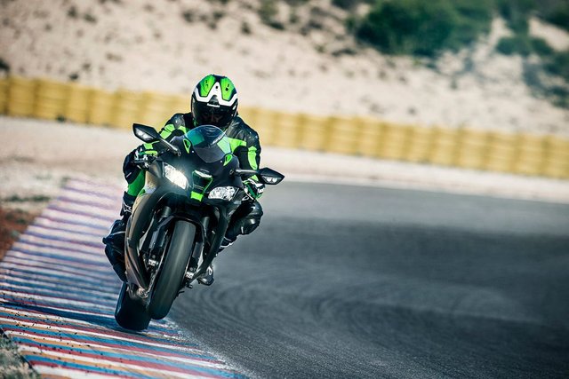 kawasaki-ninja-zx-10r-se-2018-motorcyclesnews-5.jpg