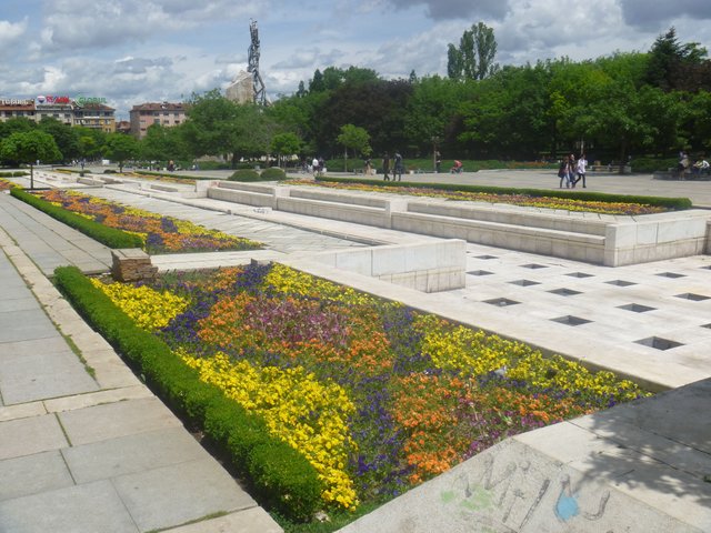 (355) Plaza frente a NDK.JPG