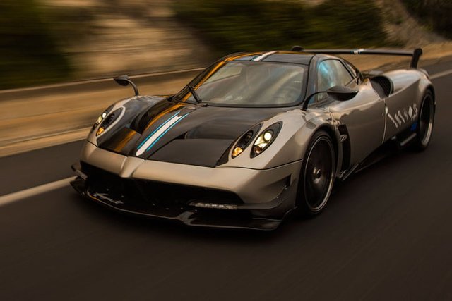 2-6-million-pagani-huayra-bc_pac1753-720x720.jpg