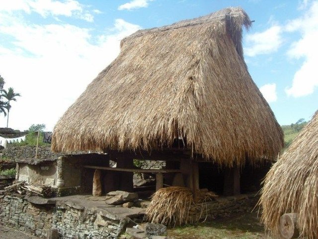 Rumah adat NTT.jpg