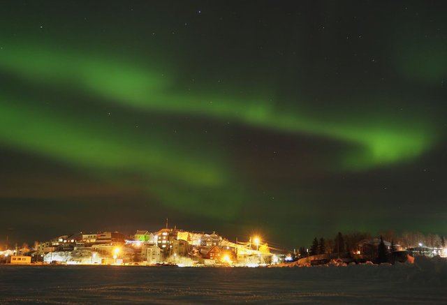northern-lights-yellowknife-low-res.jpg