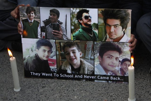 Students-teachers-return-to-Peshawar-school-after-terrorist-attack.jpg