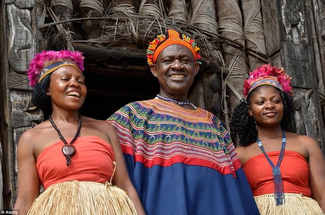 fon-bafut-and wives-4.jpg