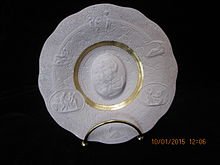 220px-Decorative_cameo_plate.jpg